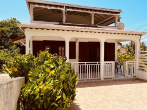 Villa de 3 chambres avec vue sur la mer jardin clos et wifi a Le Gosier a 2 km de la plage